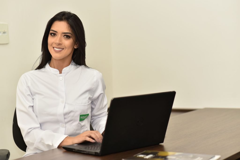 Uniformes femininos 2023